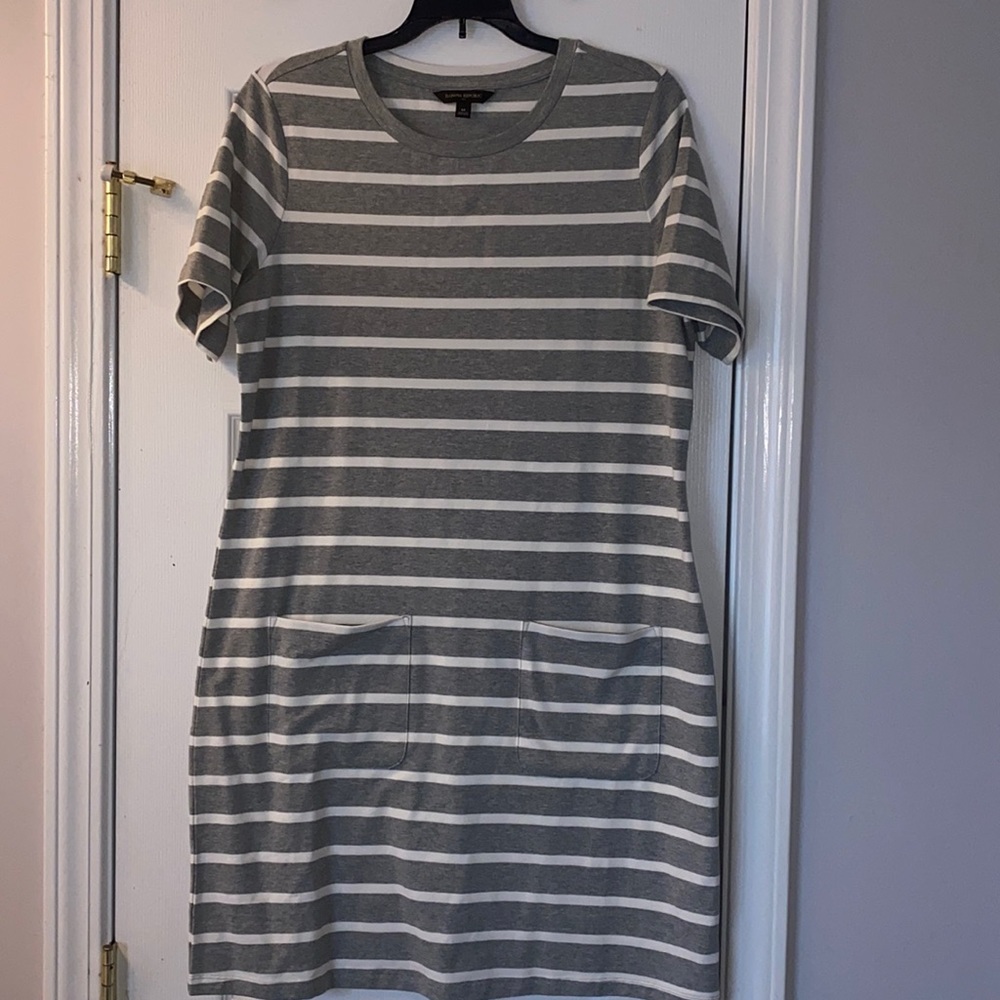 Banana Republic T-shirt Dress - Gray & White